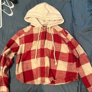 cropped flannel worn only 2 times in good condition and no stains or holes